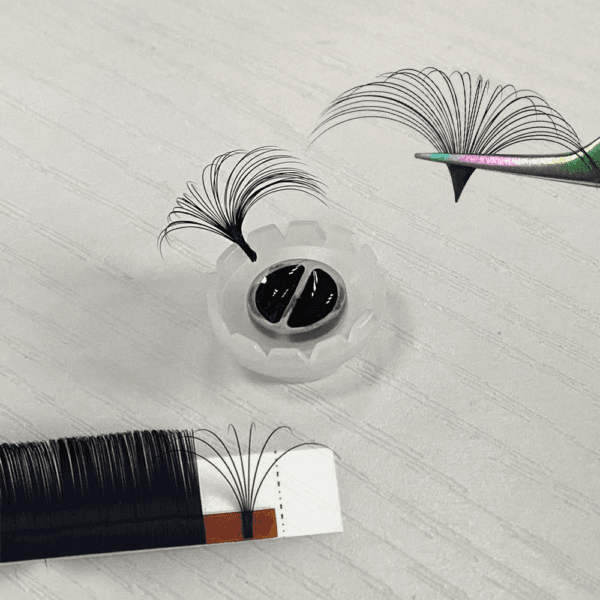 Premium Matte Black Easy Fanning Handmade China Volume Natural Long Professional Eyelashes Extensions YiZe