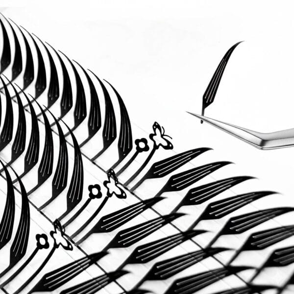 Customized personal label spiky eyelashes salon pre-made grafting luxurious fox comic pre-made fan eyelash extensions