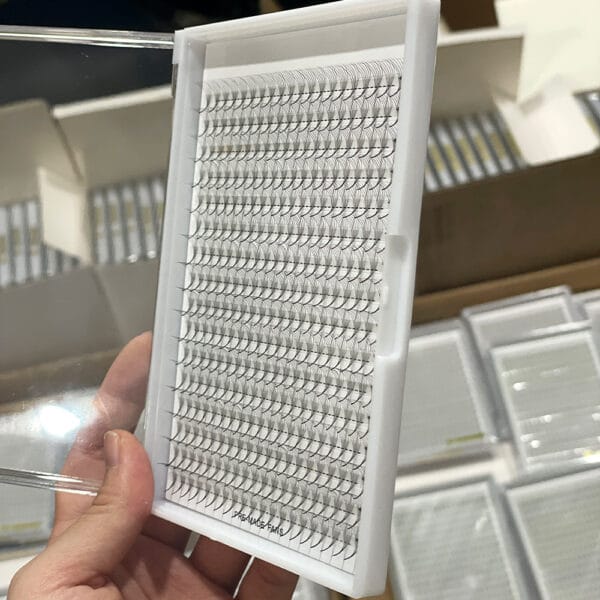 Wholesale Premium 3D 6D 10D 16 Rows Pointy Base Pre-made Volume Fans Eyelash Extensions Custom Logo