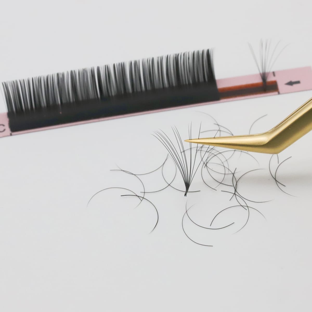 Premade fans vs handmade volume lashes for professional lash extensions